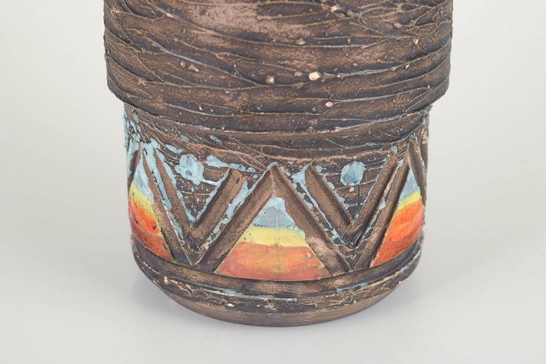 Tilgmans Keramik, Sweden. Cylindrical vase in chamotte clay. Approx. 1960/70s. - 3