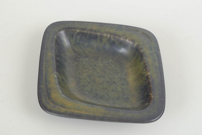 Gunnar Nylund for Rorstrand, Sweden. Low rectangular stoneware bowl with a green glaze. Mid-20th - 2