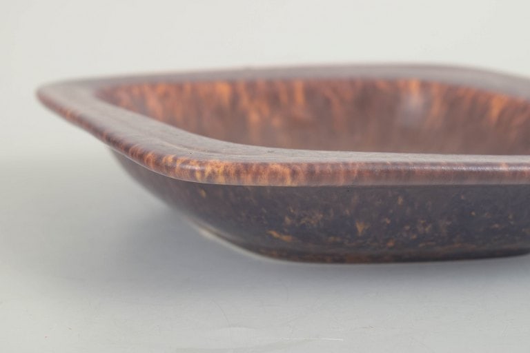 Gunnar Nylund for Rorstrand, Sweden. Low square stoneware bowl with a reddish-brown glaze. Mid-20th - 2