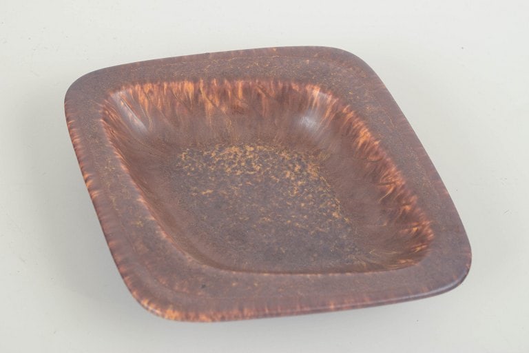 Gunnar Nylund for Rorstrand, Sweden. Low square stoneware bowl with a reddish-brown glaze. Mid-20th - 3