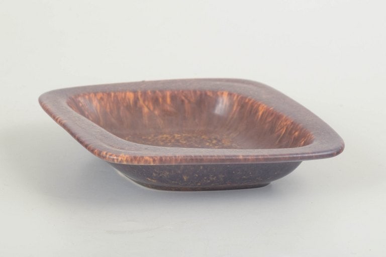 Gunnar Nylund for Rorstrand, Sweden. Low square stoneware bowl with a reddish-brown glaze. Mid-20th - 4