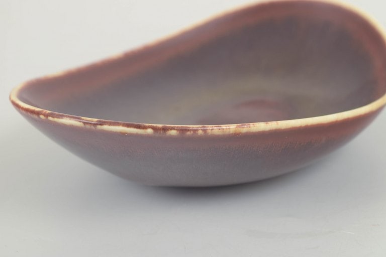Carl-Harry Stalhane for Rorstrand, Sweden. Asymmetrical stoneware bowl with a matte reddish-brown - 3