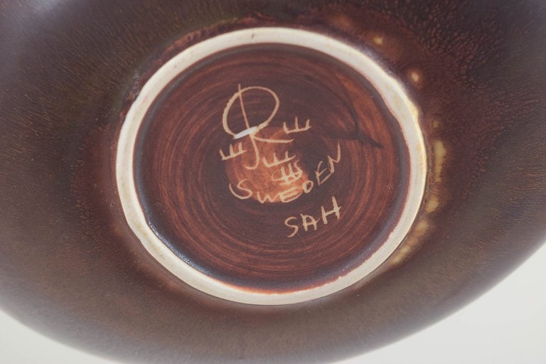 Carl-Harry Stalhane for Rorstrand, Sweden. Asymmetrical stoneware bowl with a matte reddish-brown - 4