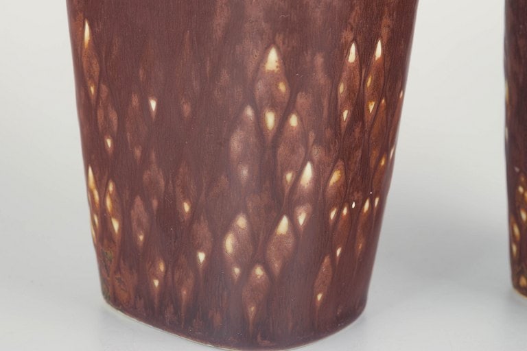 Carl-Harry Stalhane for Rorstrand, Sweden. Pair of stoneware vases with a reddish-brown glaze. - 3