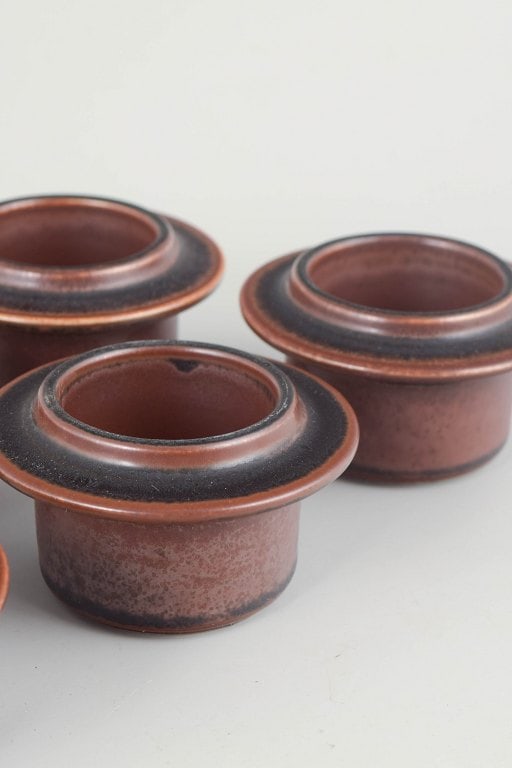 Ulla Procope for Arabia, Finland. Ruska set of six stoneware egg cups in earth tones. Approx. 1970s. - 3