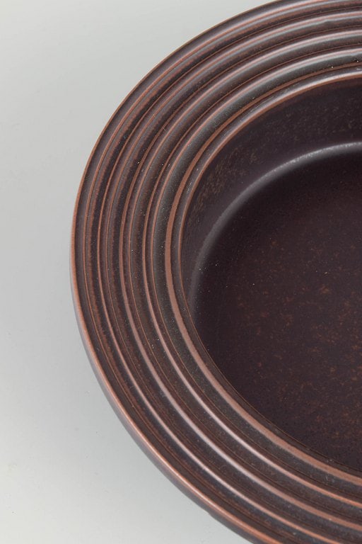 Ulla Procope for Arabia, Finland. Ruska, large stoneware bowl in earth tones. Approx. 1970s. - 3