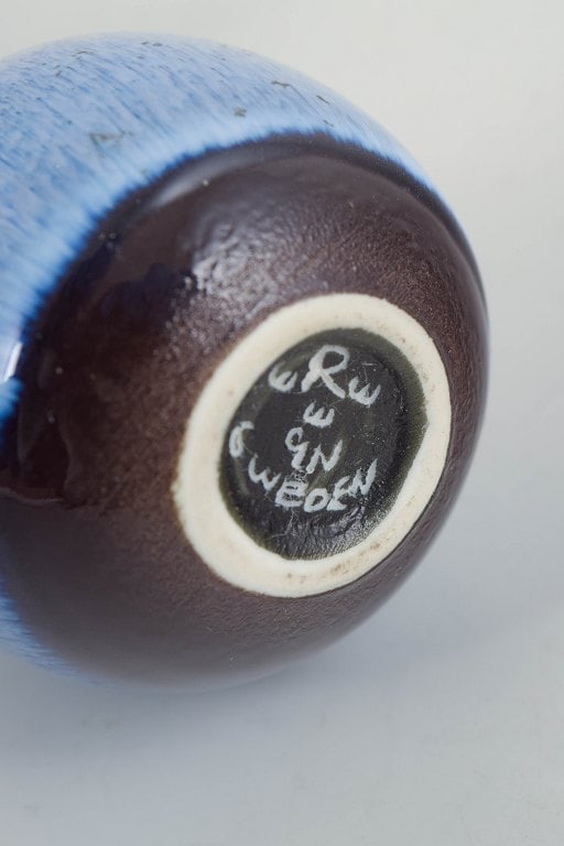Gunnar Nylund for Rorstrand, Sweden. Miniature vase in glazed stoneware with a slender neck. - 4