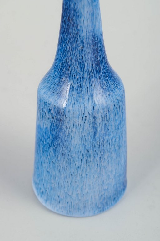 Gunnar Nylund for Rorstrand, Sweden. Slender vase in glazed stoneware with a long narrow neck. - 3