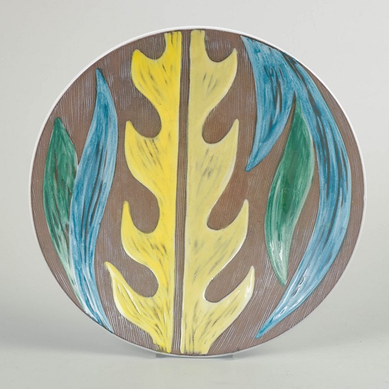 Mari Simmulson for Upsala Ekeby, Sweden. Round faience bowl with a stylised agave leaf motif in - 2