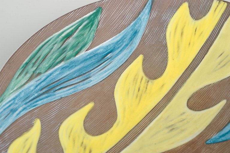 Mari Simmulson for Upsala Ekeby, Sweden. Round faience bowl with a stylised agave leaf motif in - 3