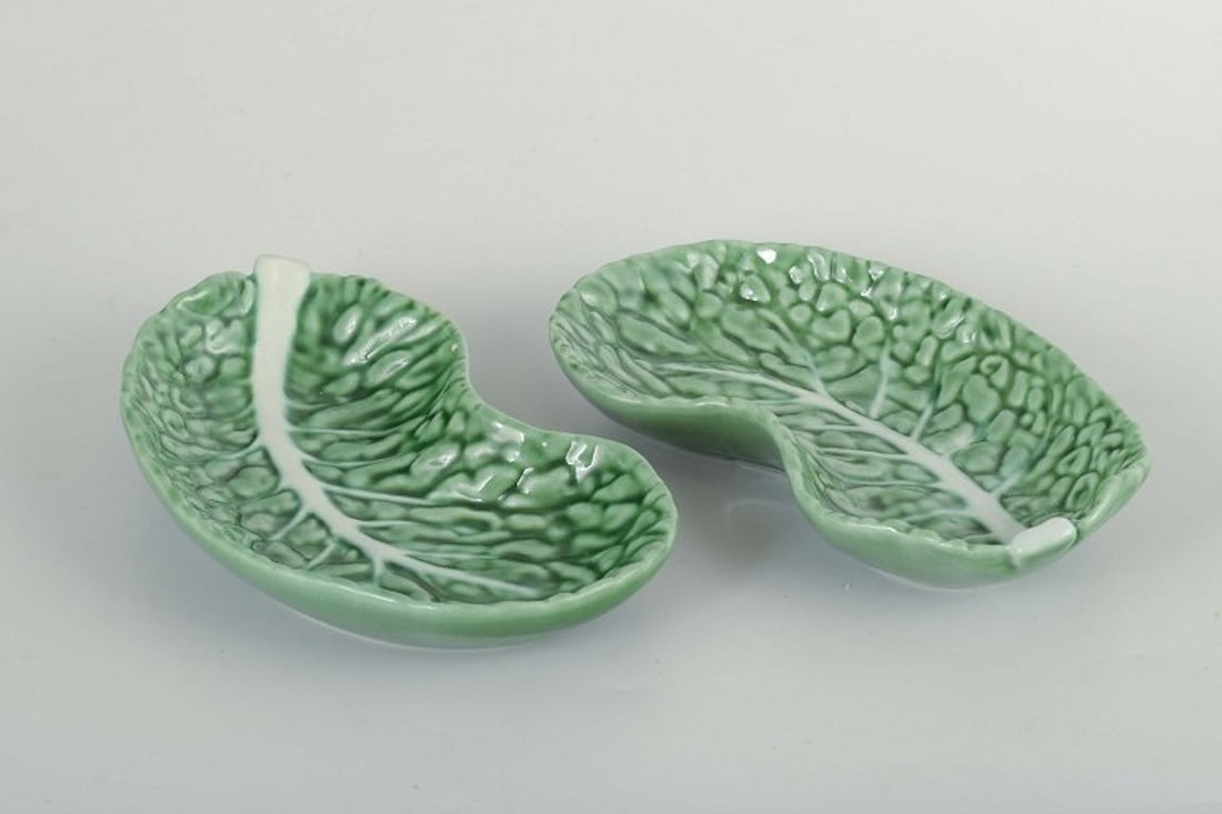 Secla, Portugal. Two cabbage leaf-shaped dishes in glazed faience. 1960/70s. (1 of 4)
