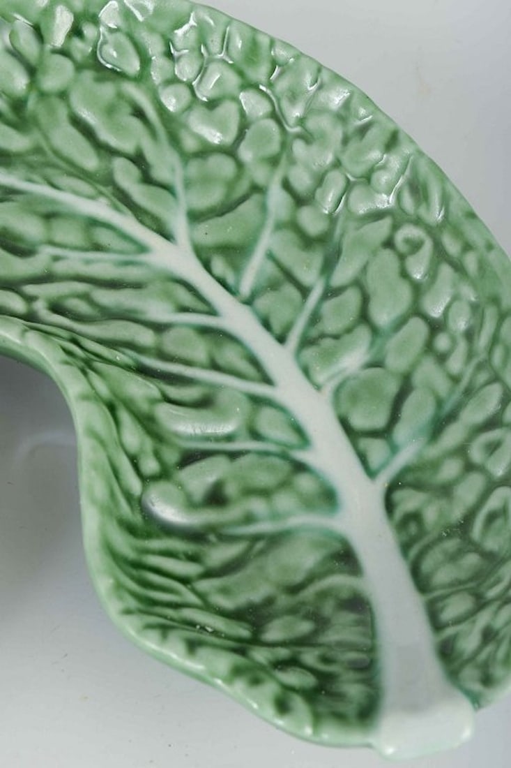 Secla, Portugal. Two cabbage leaf-shaped dishes in glazed faience. 1960/70s. - 3