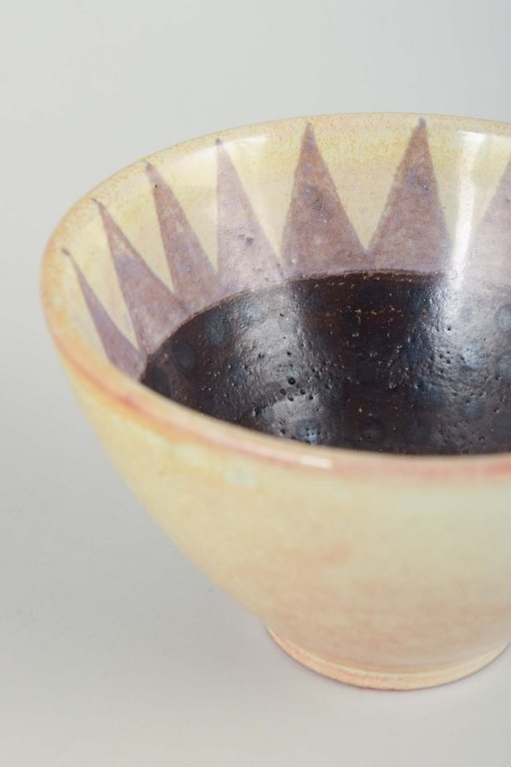 Carl-Harry Stalhane for Rorstrand, Sweden. Wheel-thrown stoneware bowl with organic form. Mid-20th - 3
