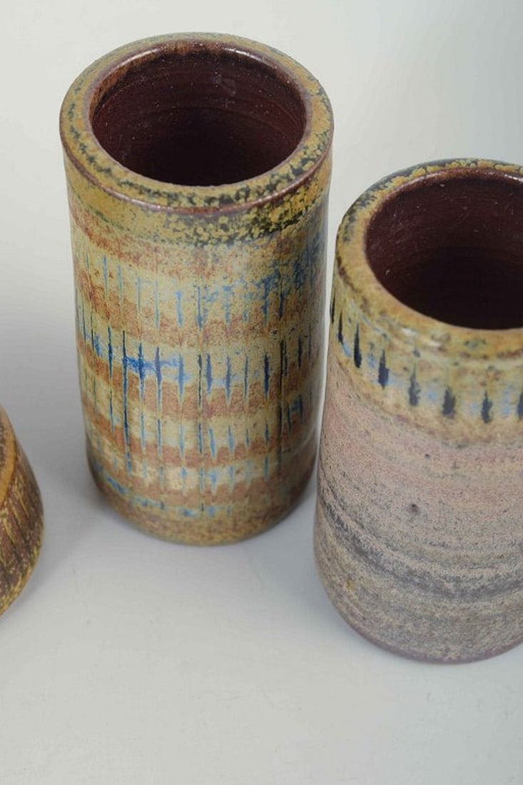Wallakra Keramik, Sweden. Three vases in wheel-thrown stoneware. Mid-20th century. - 3