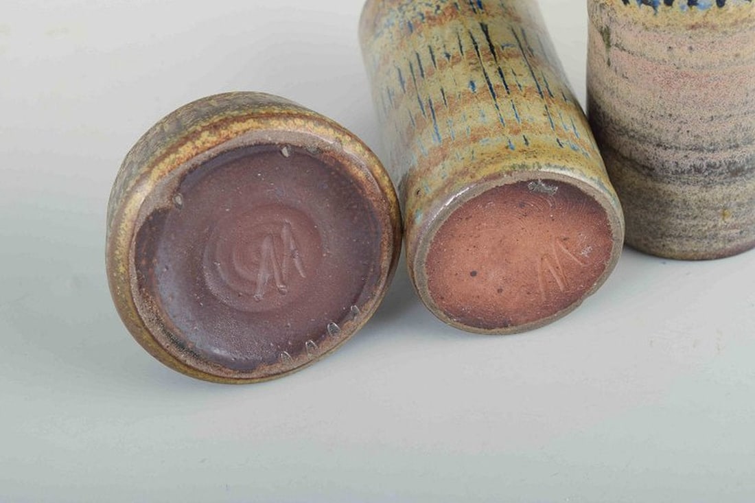 Wallakra Keramik, Sweden. Three vases in wheel-thrown stoneware. Mid-20th century. - 4
