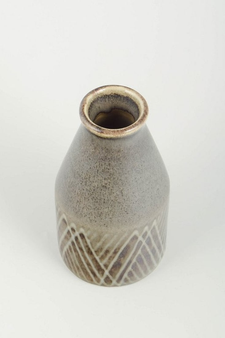 Carl-Harry Stalhane for Rorstrand, Sweden. Cylindrical stoneware vase. Ca. 1960s. - 2