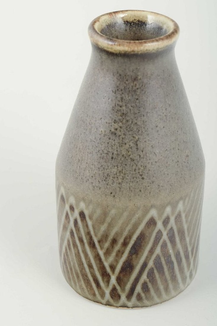 Carl-Harry Stalhane for Rorstrand, Sweden. Cylindrical stoneware vase. Ca. 1960s. - 3