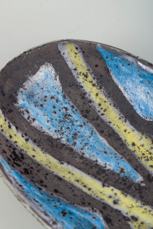 Guido Gambone for Bitossi, Italy. Large ceramic bowl with abstract pattern in blue, yellow and dark - 4