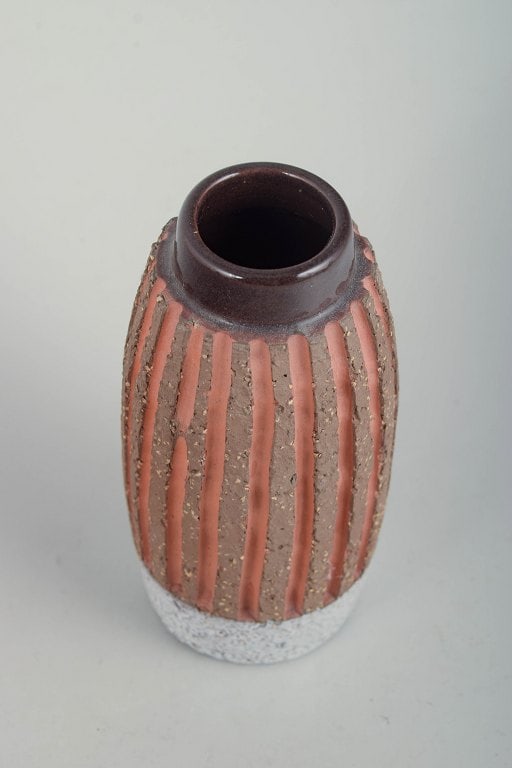 Mari Simmulson for Upsala Ekeby, Sweden. Small cylindrical glazed ceramic vase with narrowed neck. - 2
