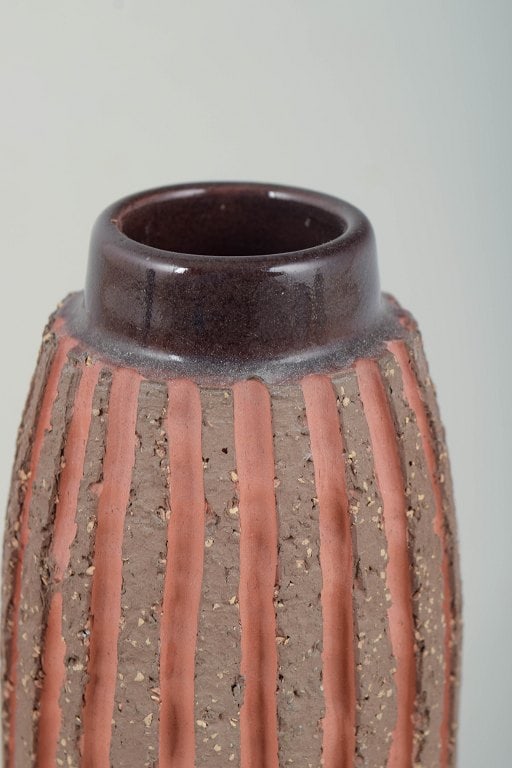 Mari Simmulson for Upsala Ekeby, Sweden. Small cylindrical glazed ceramic vase with narrowed neck. - 3