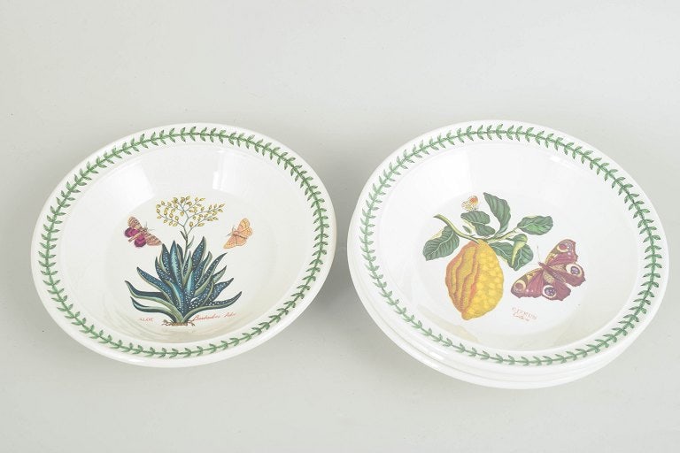 Portmeirion, England. Set of four faience deep plates with a botanical motif. Approx. 1970s. - 2