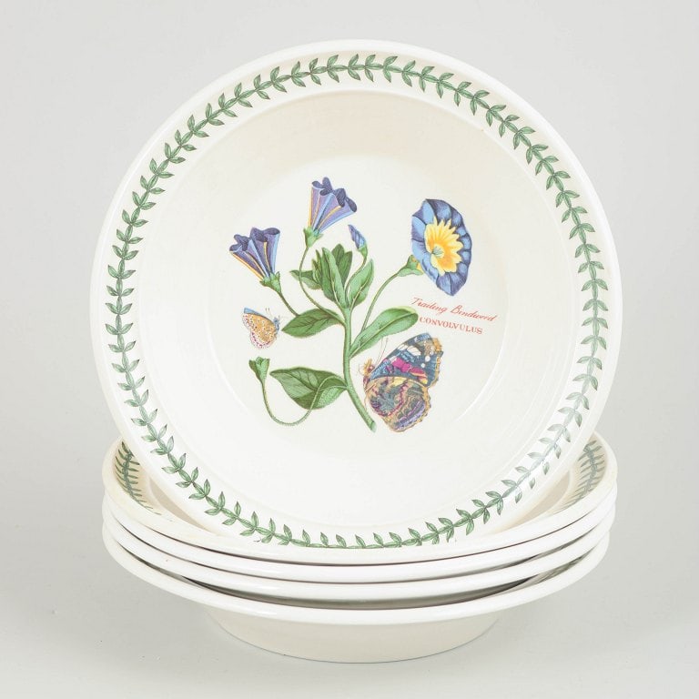 Portmeirion, England. Set of five faience deep plates with a botanical motif. Approx. 1970s.: Portmeirion England, set of 5 deep plates. Set of 5 deep faience plates by Portmeirion, decorated in "The Botanic Garden" series with botanical motifs and the characteristic green leaf border.