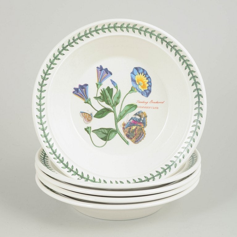 Portmeirion, England. Set of five faience deep plates with a botanical motif. Approx. 1970s.: Portmeirion England, set of 5 deep plates. Set of 5 deep faience plates by Portmeirion, decorated in "The Botanic Garden" series with botanical motifs and the characteristic green leaf border.