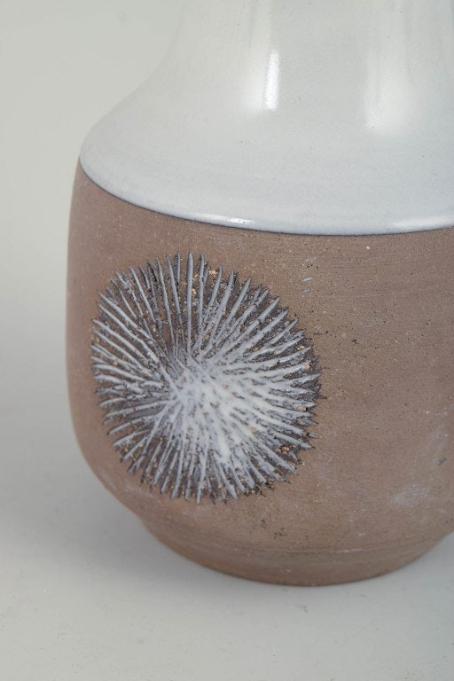 Goran Andersson for Upsala Ekeby, Sweden. Rounded glazed ceramic vase with a short neck. Mid-20th - 3