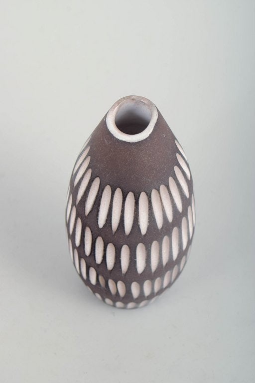 Ingrid Atterberg for Upsala Ekeby, Sweden. Oval-shaped glazed ceramic vase with a tapering neck. - 2