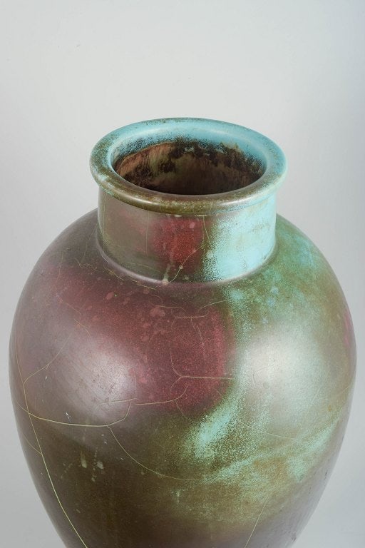 Richard Uhlmeyer, Europe. Monumental ceramic floor vase in green and red tones. Mid-20th century. - 2