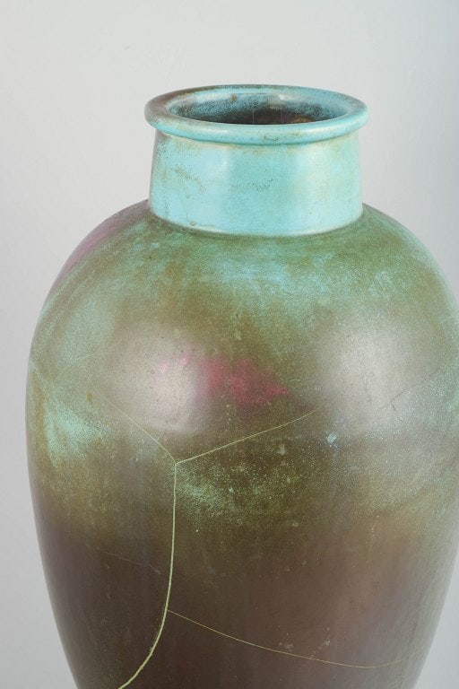 Richard Uhlmeyer, Europe. Monumental ceramic floor vase in green and red tones. Mid-20th century. - 3