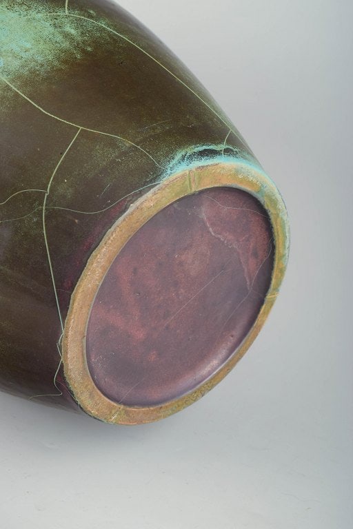 Richard Uhlmeyer, Europe. Monumental ceramic floor vase in green and red tones. Mid-20th century. - 5