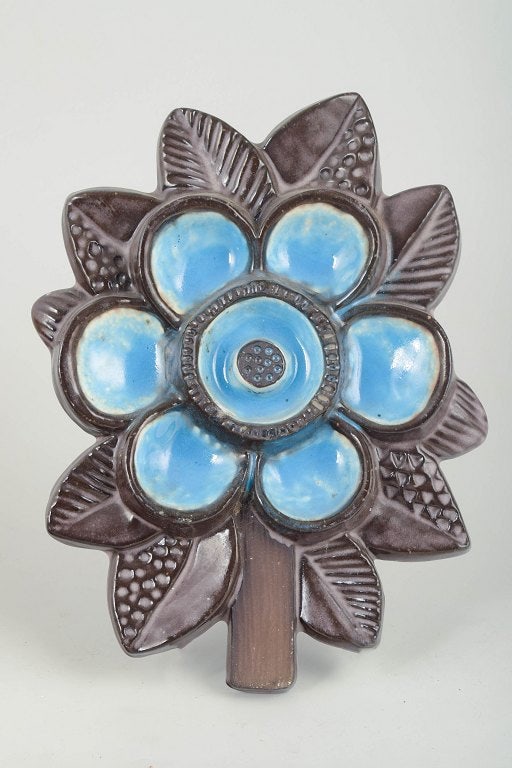 Irma Yourstone for Upsala Ekeby, Sweden. Ceramic wall relief with flower with leaf motifs. Mid-20th: Irma Yourstone for Upsala Ekeby, wall relief. Decorative glazed ceramic wall relief formed as a stylised flower with leaf motifs. Executed in brown tones with contrasting light blue, glossy glazed ele