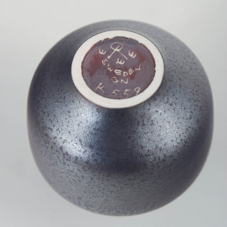Gunnar Nylund for Rorstrand, Sweden. Miniature stoneware vase in grey-brown tones. Mid-20th century. - 4