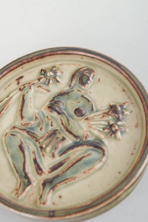 Jais Nielsen for Royal Copenhagen, Denmark. Miniature ceramic dish with figural motif. Dated 1964. - 3