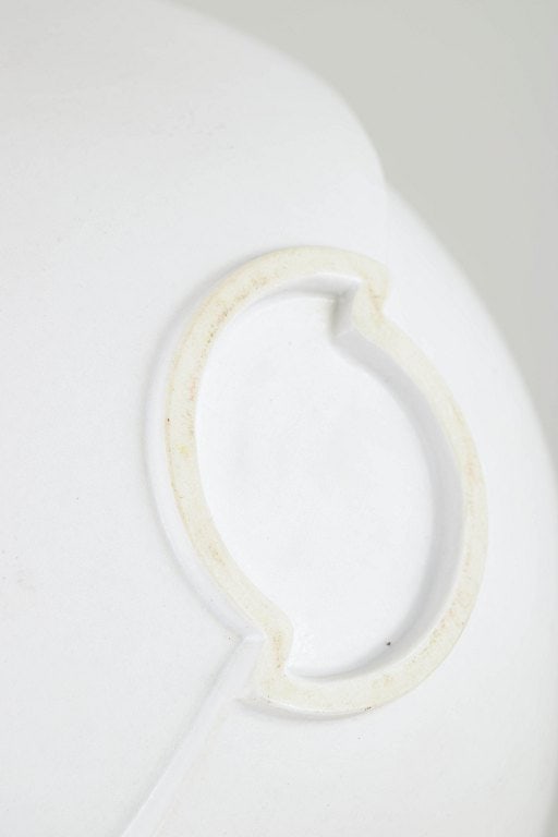 Stig Lindberg for Gustavsberg, Sweden. Surrea faience bowl with curved, divided form. Mid-20th - 4