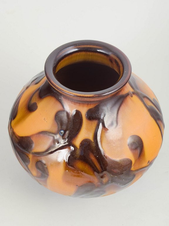 Kahler, Denmark. Large stoneware vase in warm amber and brown tones. Approx. 1930s. - 2