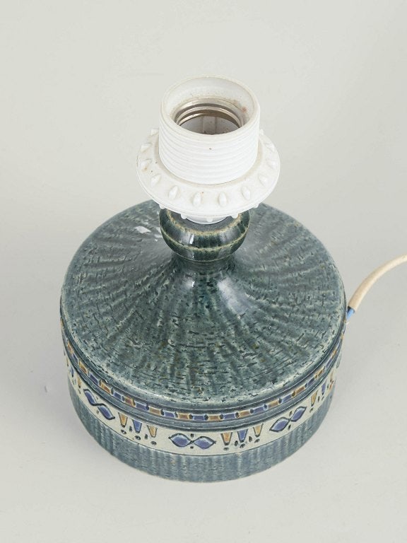 Yngve Blixt for Hoganas, Sweden. Small stoneware table lamp in blue, yellow and brown tones on - 2
