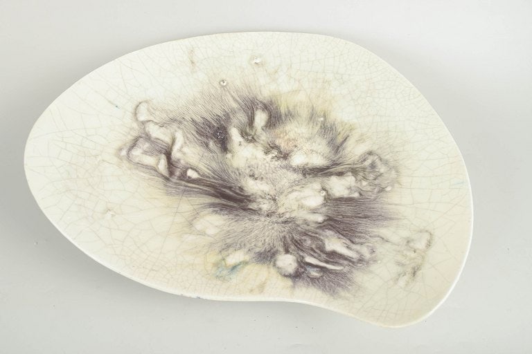 Hans Hedberg for Biot, France. Large stoneware dish with decoration in grey and violet tones. - 2