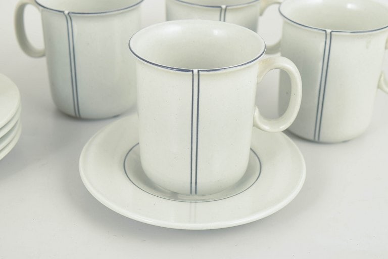 Stig Lindberg for Gustavsberg, Sweden. Set of five faience coffee mugs with saucers with white - 3