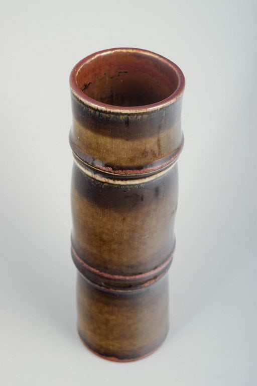 Olle Alberius for Rorstrand, Sweden. Tall, cylindrical stoneware vase in warm brown, amber, and - 2