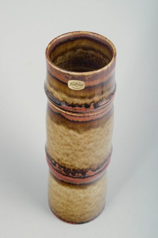 Olle Alberius for Rorstrand, Sweden. Tall, cylindrical stoneware vase in warm brown, amber, and - 2