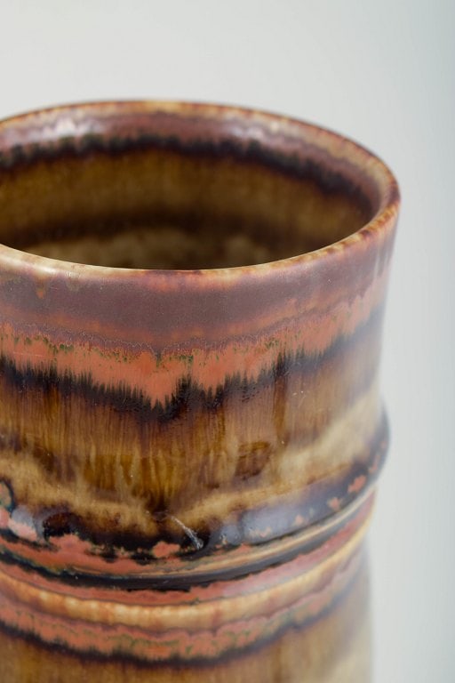 Olle Alberius for Rorstrand, Sweden. Tall, cylindrical stoneware vase in warm brown, amber, and - 3