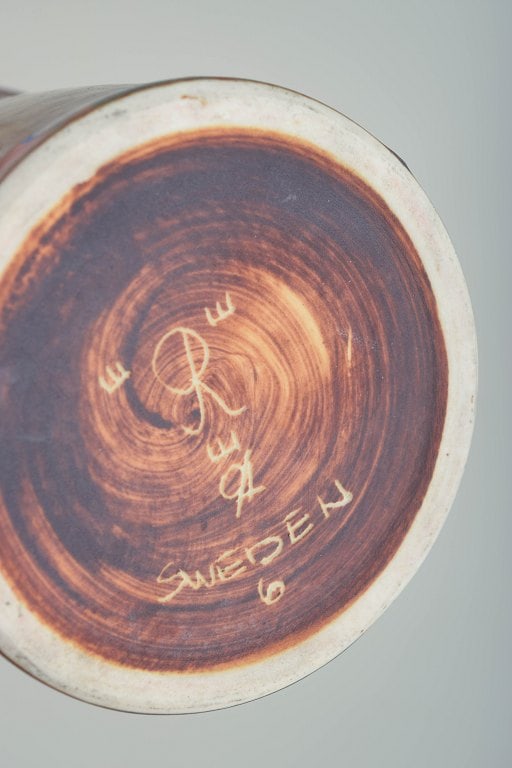 Olle Alberius for Rorstrand, Sweden. Tall, cylindrical stoneware vase in warm brown, amber, and - 4