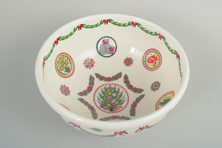 Susan Williams-Ellis for Portmeirion, United Kingdom. Large faience bowl with a colourful Christmas - 2
