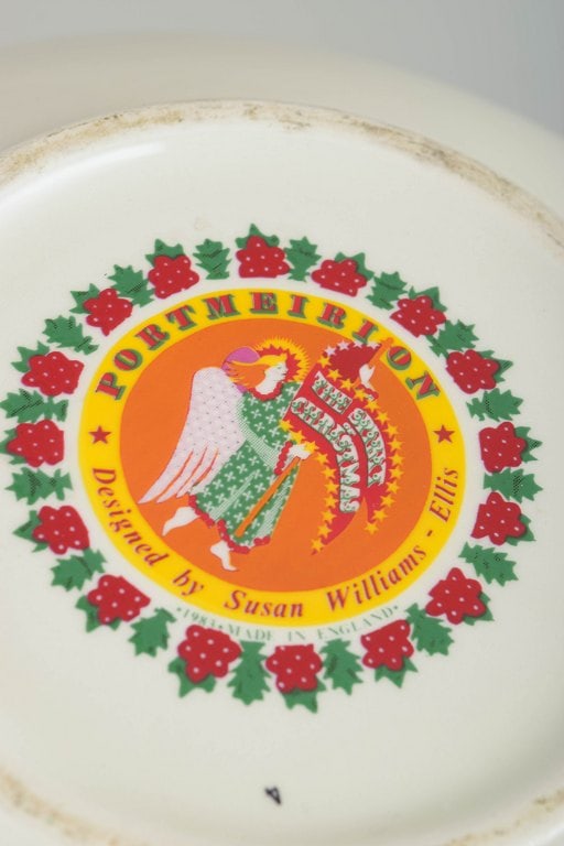 Susan Williams-Ellis for Portmeirion, United Kingdom. Large faience bowl with a colourful Christmas - 4