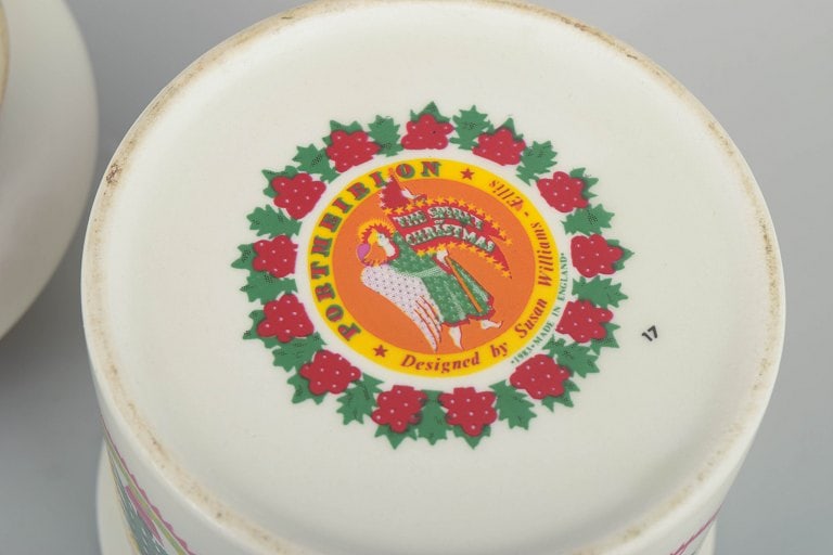 Susan Williams-Ellis for Portmeirion, United Kingdom. Faience lidded jar with a colourful Christmas - 4