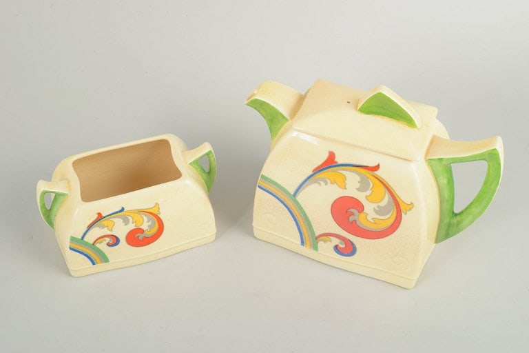 Clarice Cliff for Royal Doulton, England. Faience teapot and sugar bowl with decoration from the - 2