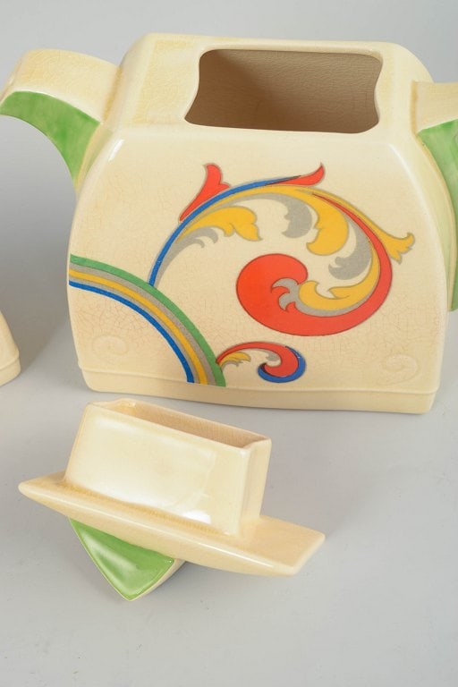 Clarice Cliff for Royal Doulton, England. Faience teapot and sugar bowl with decoration from the - 3