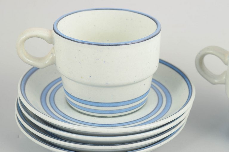 Stig Lindberg for Gustavsberg, Sweden. Set of four coffee cups with matching saucers in faience. - 3